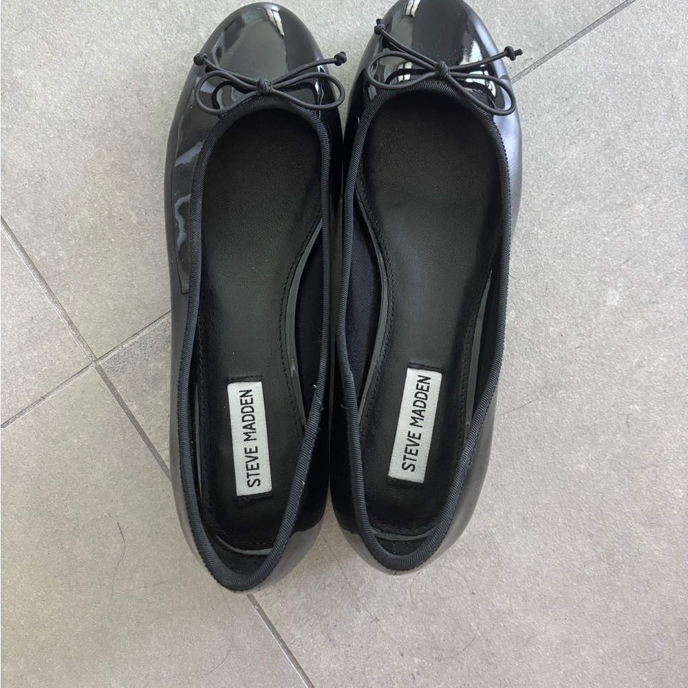 Steve Madden Black Leather Flats with Bow Detail